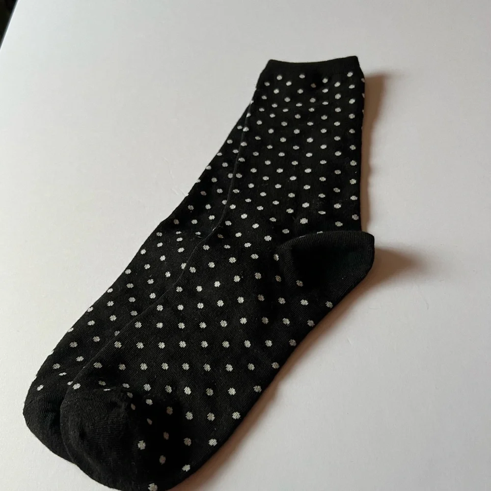 KATE SPADE HEAD OVER HEELS POLKA DOT CREW SOCKS BLACK WHITE POLKA DOTS OS NWOT